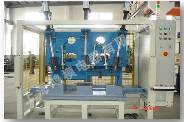 東風(fēng)偉世通T31后保險(xiǎn)杠倒車(chē)?yán)走_(dá)孔沖孔機(jī)