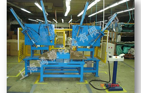 上海延鋒偉世通R75前保險(xiǎn)杠倒車(chē)?yán)走_(dá)孔沖孔機(jī)